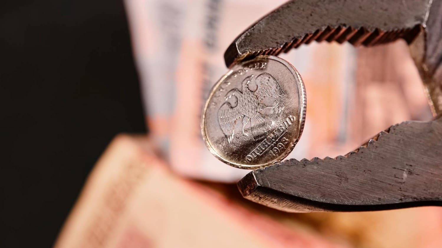 乌克兰战争危机中的国际经济制裁- 基金会Fide